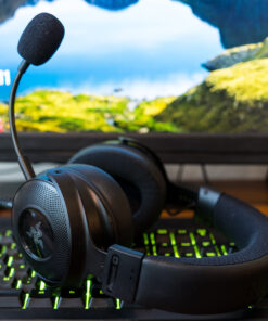 Razer Kraken V3 HyperSense Wired USB Gaming Headset w/Haptic Technology: Triforce Titanium 50mm Drivers - THX Spatial Audio - Hybrid Fabric & Leatherette Memory Foam Cushions - Detachable Mic 73 81UJlqVCeKL