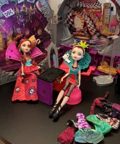 Mattel Ever After High Way Too Wonderland High and Raven Queen Playset, 6 years and up 42 81WBwuKXlFL