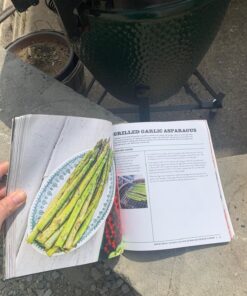 Smoke It Like a Pro on the Big Green Egg & Other Ceramic Cookers: An Independent Guide with Master Recipes from a Competition Barbecue Team--Includes Smoking, Grilling and Roasting Techniques Paperback 9 81XWZg4mE4L