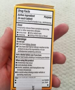 Amazon Basic Care 24 Hour Allergy Relief, Levocetirizine Dihydrochloride Tablets, 5 mg, Antihistamine, Relieves Sneezing, Runny Nose, Itchy Nose or Throat and Itchy, Watery Eyes, 80 Count 56 81Xfcug0bL
