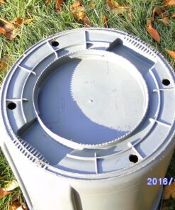 Rubbermaid Commercial Products BRUTE Heavy-Duty Trash/Garbage Can, 32-Gallon, Gray, Waste Container Home/Garage/Bathroom/Outdoor/Driveway 1 Pack 29 81ZMeEtgX3L