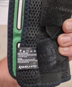 Mueller Sports Medicine Green Fitted Wrist Brace for Men and Women, Support and Compression for Carpal Tunnel Syndrome, Tendinitis, and Arthritis, Black Right Small/Medium (Pack of 1) 41 81ZWvOBTaXL