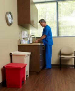 Rubbermaid Commercial Products Legacy Step-On Trash Can, 18-Gallon, White, Hands-Free Garbage Can for Medical Waste in Hospitals/Lab/Emergency/Patient Rooms 18G Trash Can, 18GL, White 10 81auvUhPZLL