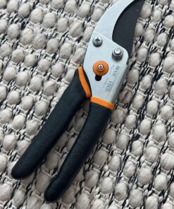 Fiskars Bypass Pruning Shears 5/8” Garden Clippers - Plant Cutting Scissors with Sharp Precision-Ground Steel Blade Bypass Pruner 32 81bhWQgaSOL