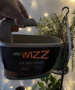 Scotts Wizz Spreader for Grass Seed, Fertilizer, Salt and Ice Melt, Handheld Spreader Holds up to 2,500 sq. ft. of Product 1 Pack 35 81cn kmjE4L 1