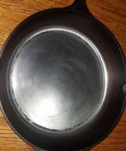 Lodge Cast Iron Skillet with Red Silicone Hot Handle Holder, 10.25-inch 46 81cpo9LeY9L