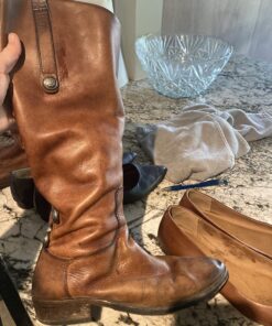 Huberd’s Shoe Oil - Leather conditioner and waterproofer since 1921. Easy pour formula waterproofs, softens, and conditions boots, shoes, bags, belts, gloves, saddles, tack and harness. 35 81dy2kupEL 1