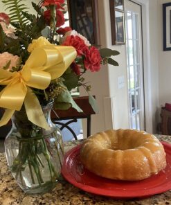 Nordic Ware Bundt Cake Keeper, Plastic, 13 in L X 12 in W X 7 in H, Red 45 81emeuMCYOL