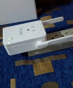 TP-Link N300 Wi-Fi Range Extender with Pass-Through Outlet (TL-WA860RE),White N300 w/ Passthrough 15 81johEe0idL