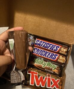 Mars SNICKERS, TWIX, 3 MUSKETEERS & MILKY WAY Full Size Christmas Candy Chocolate Bar Variety Box, 18 ct Bulk Candy 18 Count (Pack of 1) 45 81kQXSyc9cL