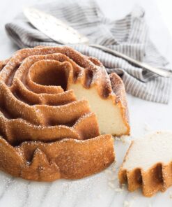 Nordic Ware Platinum Rose Cast Aluminum Bundt Pan, One size, copper 42 81lXptadV9L