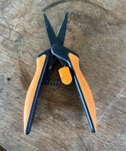 Fiskars Micro-Tip Pruning Snips - 6" Garden Shears with Sharp Precision-Ground Non-Stick Coated Stainless Steel Blade - Gardening Tool Scissors with SoftGrip Handle Pruning Snips (Non-Stick) 26 81llFO L3xL