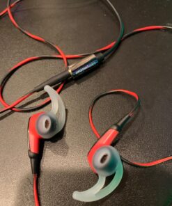 Amazon Basics 3.5mm Aux Jack Audio Extension Cable, Male to Female, Adapter for Headphone or Smartphone, 6 Foot, Black 6 Feet 1-Pack 35 81mngfqqBDL