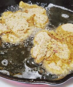 Lodge 10.25 Inch Cast Iron Pre-Seasoned Skillet – Signature Teardrop Handle - Use in the Oven, on the Stove, on the Grill, or Over a Campfire, Black 91 81nfZQdBIIL