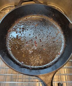 Lodge 10.25 Inch Cast Iron Pre-Seasoned Skillet – Signature Teardrop Handle - Use in the Oven, on the Stove, on the Grill, or Over a Campfire, Black 109 81pGnG yRvL