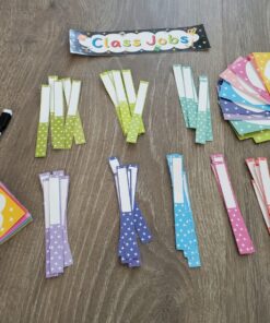 REGELETO Class Jobs Pocket Chart with 70 Colorful Dry Erase Cards and 3 Hooks,Class Management Educational Pocket Chart Teacher's Helper Size: 24.5”x21.8”inch Bulletin Board for Classroom (Black) 16-Pockets 40 81pIxAI8y6L