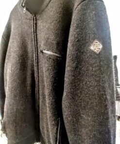 Multi-Fabric Sweater Comb for De-Pilling Sweaters & Other Fabrics - De-fuzzing and Lint Removal to Refresh Your Clothes Blue Plastic - Single 21 81rI2uzF0xL