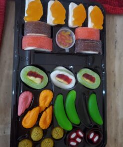 Raindrops Gummy Candy Sushi Bento Box with 5 Kinds of Sushi Rolls and Garnishes - 1 Tray with 21 Sushi Bites of Marshmallows, Licorice, Sour Strips, Gummi Bears and Fish - Fun and Unique Candy Gifts 7 81voRalnm7L
