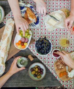 Bee's Wrap Reusable Beeswax Food Wraps Made in the USA, Eco Friendly Beeswax Food Wrap, Sustainable Food Storage Containers, Organic Cotton Food Wraps, Assorted 3 Pack (S, M, L), Bees + Bears Pattern 14 81wAyxu7VUL 1