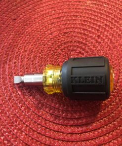 Klein Tools 32561 Multi-Bit Screwdriver / Nut Driver, 6-in-1 Stubby Screwdriver with 2 Phillips, 2 Slotted Bits, 2 Nut Drivers 50 81xHMZULTdL