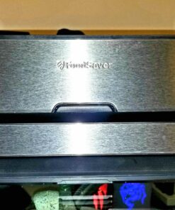 FoodSaver 5800 Series Vacuum Sealer Machine, 2-In-1 Automatic Bag-Making Vacuum Sealing System with Handheld Vacuum Sealer for Airtight Food Storage and Sous Vide, FS5860, Silver 39 81xVukTx0ZL