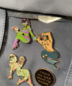 Pinsanity Retro Sci-Fi Alien Pin Up Girl Enamel Lapel Pin 17 81xpvUP zdL