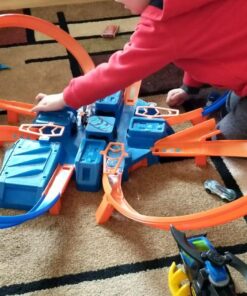 Hot Wheels Track Set with 1:64 Scale Toy Car, 4 Intersections for Crashing, Powered by a Motorized Booster, Criss-Cross Crash Track (Amazon Exclusive) 29 81yjehqmenL