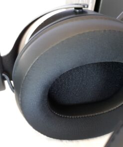 Razer Kraken V3 HyperSense Wired USB Gaming Headset w/Haptic Technology: Triforce Titanium 50mm Drivers - THX Spatial Audio - Hybrid Fabric & Leatherette Memory Foam Cushions - Detachable Mic 106 81yqRoRwlfL