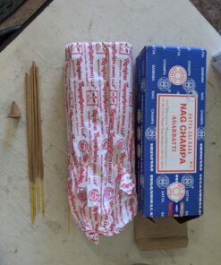 Satya Sai Baba Nag Champa Agarbatti, 250gms Hand Rolled Fine Quality Incense Sticks for Purification, Relaxation, Positivity, Yoga, Meditation 32 91A2IqEKd1L