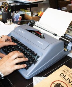 Nadex Pioneer Manual Typewriter, Durable Travel Case Included, Gray 13 91D3FziDU6L