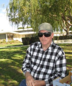 Amazon Basics Classic Faux Leather Office Desk Guest Chair with Metal Frame, Black, 27.4D x 23.6W x 35.8H in 43 91Fg5dhIetL