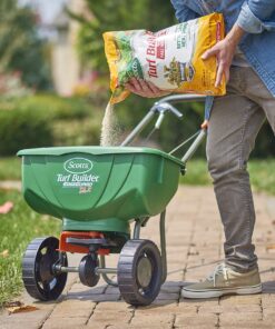 Scotts Turf Builder WinterGuard Fall Weed & Feed3, Weed Killer Plus Fall Fertilizer, 5,000 sq. ft., 14.29 lbs. 5,000 sq. ft. 22 91G9yaYyVdL