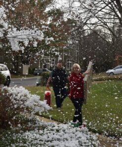 Froggy's Flakes Snow Machine Fluid, Extra Dry Formula Snow Fluid with 30 Feet Float/Drop, 1 Gallon 27 91GARO3 FaL