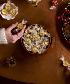 Lindt LINDOR White Chocolate Candy Truffles with Smooth, Melting Truffle Center, Chocolate for Holidays, 25.4 oz., 60 Count 20 91Hr ivexYL