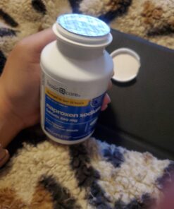 Amazon Basic Care Naproxen Sodium Tablets 220 mg, Pain Reliever/Fever Reducer (NSAID), Muscular Aches, Backache, Headache, Toothache, Minor Arthritis Pain Relief and More, 300 Count Pain Reliever/Fever Reliever 300 Count (Pack of 1) 21 91RfJfm6q2L