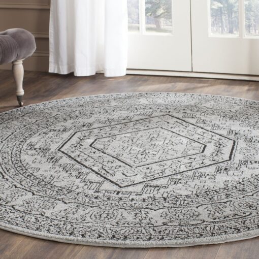 SAFAVIEH Adirondack Collection Area Rug - 8' Round, Silver & Black, Oriental Medallion Design, Non-Shedding & Easy Care, Ideal for High Traffic Areas in Living Room, Bedroom (ADR108A) Silver/Black