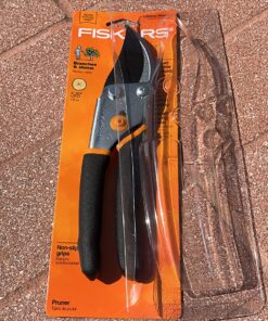 Fiskars Bypass Pruning Shears 5/8” Garden Clippers - Plant Cutting Scissors with Sharp Precision-Ground Steel Blade Bypass Pruner 35 91YlF2kHmL