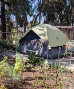 Coleman Dark Room Sundome Camping Tent, 4/6 Person Tent Blocks 90% of Sunlight and Keeps Inside Cool, Lightweight Tent for Camping Includes Rainfly, Carry Bag, and Easy Setup 4 Person 64 91gE3z1nnVL
