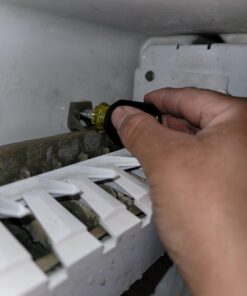 Klein Tools 32561 Multi-Bit Screwdriver / Nut Driver, 6-in-1 Stubby Screwdriver with 2 Phillips, 2 Slotted Bits, 2 Nut Drivers 52 91iz3OixweL