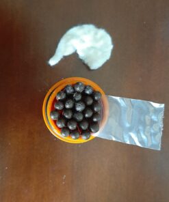 UCO Stormproof Match Kit with Waterproof Case, 25 Stormproof Matches and 3 Strikers No Color 41 91tpnJVLqL