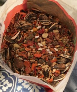 Manna Pro Harvest Delight - Whole Ingredient Chicken Treat - Harvest Mix of Grains, Raisins, Tomatoes, Carrots, Sunflower Seeds - Mixed Flock Poultry Treat - 2.5 lbs 31 91unyYP3gWL