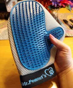 Mr. Peanut's Grooming Glove Brush and Deshedding Aid - Pet Hair Remover Mitt - for Long and Short Hair Grooming of Dogs, Horses, Bunnies and Some Agreeable Cats 33 A1ioh5P3BmL