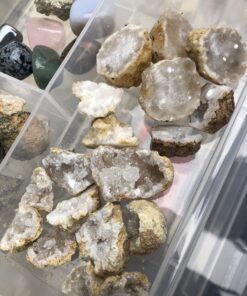 DANCING BEAR 25 Break Your Own Geodes, (Medium 1-1.5") 90% Hollow, Crack Open & Discover Amazing Surprise Crystals Inside! Educational Info and Instructions Included, Fun Party Favors & Prizes Medium (1-1.5") 40 B17JwpVOAS