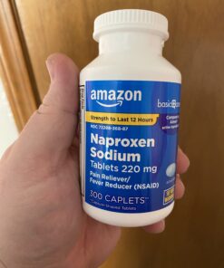 Amazon Basic Care Naproxen Sodium Tablets 220 mg, Pain Reliever/Fever Reducer (NSAID), Muscular Aches, Backache, Headache, Toothache, Minor Arthritis Pain Relief and More, 300 Count Pain Reliever/Fever Reliever 300 Count (Pack of 1) 26 B1BTYpQXt1S