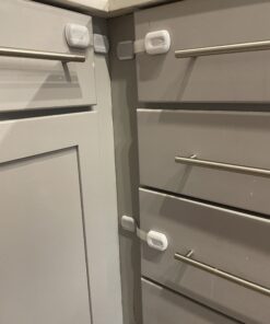 Child Safety Strap Locks (10 Pack) Baby Locks for Cabinets and Drawers, Toilet, Fridge & More. 3M Adhesive Pads. Easy Installation, No Drilling Required, White/Gray 49 B1dePSznGQS