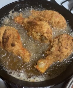 Lodge Cast Iron Skillet with Red Silicone Hot Handle Holder, 10.25-inch 51 B1lWu9kpgaS