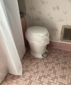 simplehuman Compact Round Bathroom Step Trash Can, 6 Liter / 1.6 Gallon, White Plastic 54 B1xk8XSUfkS