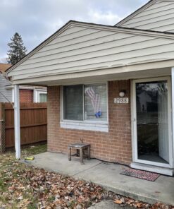 Front Line Flags Flag Pole: 6' Ft Silver Aluminum Flagpole | Spinning and Tangle-Free | Heavy Duty | Wind Resistant and Rust Free Silver Wall Mount Flag Pole P/N FL6S 6ft Silver (Pole Only) 34 C10Yk5AuHS