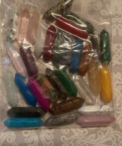 Hexagonal 30pcs Bullet Shape Healing Pointed Chakra Beads Crystal DIY Stone Beads Randow Color for Pendant Necklace Jewelry Making 25 C19laXlSjS