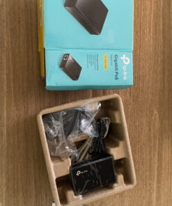 TP-LINK 802.3af Gigabit PoE Injector | Convert Non-PoE to PoE Adapter | Auto Detects the Required Power, up to 15.4W | Plug & Play | Distance Up to 100 meters (328 ft.) | Black (TL-PoE150S) 32 C1SQT6Y47hS